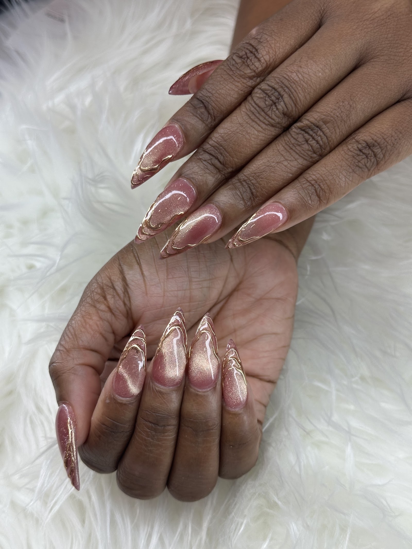 TRACY nail & beauty logo